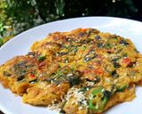 รูปขั้นตอนการทำที่ 2 ของ ไข่เจียวสมุนไพร Spicy mixed herbs omelette