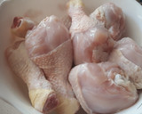 Foto del paso 1 de la receta: Pollo con tomate y albahaca