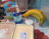 A picture of step 1 of Banana Strawberry with vanilla ice cream Delight.