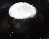 A picture of step 3 of Egg burger.