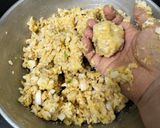 A picture of step 4 of Crispy Puffed Rice and Onion Patties.