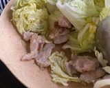 รูปขั้นตอนการทำที่ 1 ของ หมูผัดผักกาดขาว