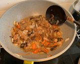Foto langkah ke 3 dari resep Tumis Daging Sapi Saus Jamur.
