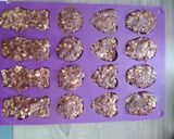 Une image de l'étape 5 de Chocolats aux pétales de maïs et beurre de cacahuètes.