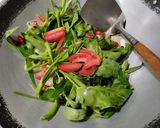 Foto langkah ke 2 dari resep Tumis Kangkung Saus Tiram.