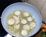 Foto langkah ke 2 dari resep Terong Krispi Saus Thai.