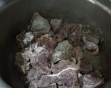 A picture of step 2 of Meat soup.