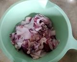 Foto langkah ke 1 dari resep Cumi Basah Saos Tiram Asam Manis.