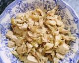 Foto del paso 4 de la receta: Dados de patata y migas de pollo con rúcula y canónigos