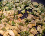 Foto del paso 6 de la receta: Tortilla de pimientos verdes y berenjena con queso