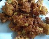 A picture of step 3 of Raw mango, onion bhaji.