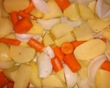 Zöldségben pácolt, zöldségen sült pecsenye recept fázis 2 fotója