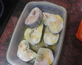 Foto del paso 1 de la receta: Rodajas de merluza asadas con ensalada