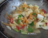 Foto langkah ke 3 dari resep Tumis Sayur Sawi dan Wortel.