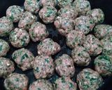 Foto del paso 1 de la receta: Albóndigas de carne y espinacas en salsa de cebolla
