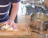 A picture of step 2 of Pissaladier.