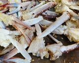 รูปขั้นตอนการทำที่ 2 ของ ปูผัดวุ้นเส้น v.2 🦀 / Stir fried glass noodles with crabs 🦀