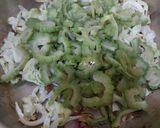 Foto langkah ke 2 dari resep Pare Bumbu Kari.
