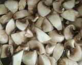 चटपटी मटर मशरुम की सब्ज़ी (Chatpati matar mushroom ki sabzi recipe in hindi) रेसिपी चरण 3 फोटो