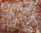 Foto del paso 3 de la receta: Pizza con lacón y salchichas ahumadas