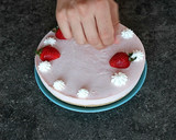 Foto del paso 7 de la receta: Tarta helada de fresa y nata
