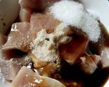 รูปขั้นตอนการทำที่ 2 ของ หมูหมักซอสทอดกรอบ😋🍴