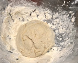 Foto del paso 1 de la receta: Pizza con masa de aceituna negra y tomate seco con un toque ahumado