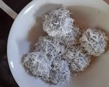 Foto langkah ke 5 dari resep Klepon / onde-onde bunga telang.