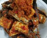 Foto langkah ke 7 dari resep Ikan sambal + tahu.