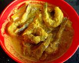 A picture of step 4 of Bhapa Chingri (Pyaaj-Roshun Diye).