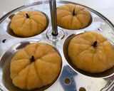 A picture of step 8 of Steamed Pumpkin (Mochi with Twist).