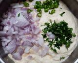 A picture of step 3 of Yellow split vatana karavadai.