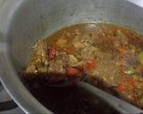 A picture of step 1 of Yakhni pilao.