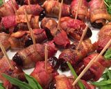 Sült datolya ropogós baconbe tekerve recept fázis 3 fotója