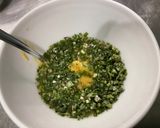 Une image de l'étape 2 de Sauce salade moutarde cidre et herbes.