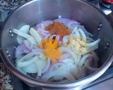 Foto del paso 6 de la receta: Cordero guisado en salsa reducida de dos cebollas con pasas