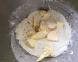 Une image de l'étape 4 de Pâte brisée à la liqueur de prunes, lait et vanille.