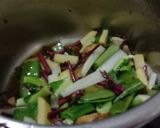 आलू सेम फली सब्‍ज़ी (aloo sem phali sabzi recipe in Hindi) रेसिपी चरण 2 फोटो