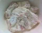 รูปขั้นตอนการทำที่ 1 ของ หมูสามชั้นทอดน้ำปลา