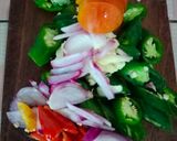 Foto langkah ke 2 dari resep Oseng ati ayam cabe ijo.