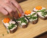 Sonkakrémes zsúrfalat recept fázis 10 fotója