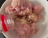 Hình bước làm 1 của món Thịt băm xào sả phiên bản tối giản