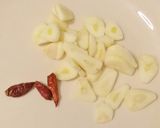 Foto del paso 1 de la receta Gulas con langostinos al ajillo