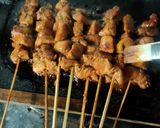Foto langkah ke 3 dari resep Sate ayam bumbu kacang.
