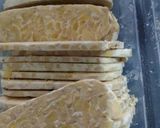 Foto langkah ke 1 dari resep Tempe Goreng Daun Jeruk Vegetarian.