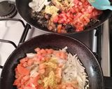 Foto del paso 2 de la receta: Quesadillas sencillas de cuitlacoche y espinacas