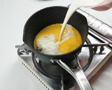 Foto langkah ke 5 dari resep Puding mangga susu 3 lapis.