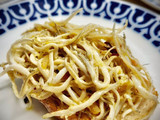 Tosta de angulas al ajillo