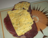 Foto del paso 5 de la receta: Rollo de ternera relleno de tortilla