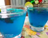 A picture of step 4 of Blue Lagoon Mocktail.